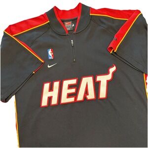 Miami Heat Nike Men's Black Shirt NBA Medium Shirt Sleeve Stitched Logo